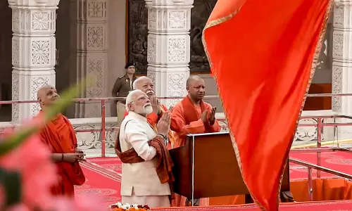 రామ మందిరంపై ఎగిరే ధ్వజంపై గుర్తులకు ఇన్ని అర్థాలు ఉన్నాయా..?