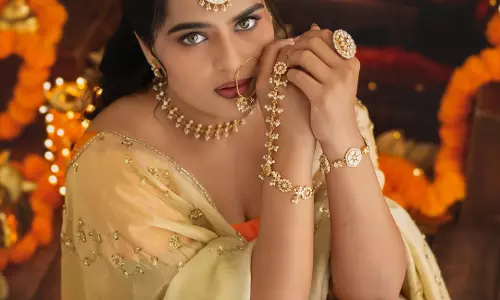 Kavya Kalyanram blends tradition and sparkle in stunning saree look