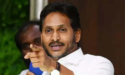 వైసీపీ కోటి సంతకాల ఉద్యమం.. నేడు గవర్నర్ ను కలవాల్సిన జగన్ పులివెందులలో..!!