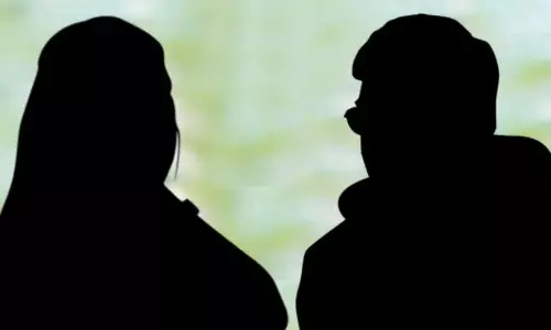 హీరోయిన్‌కి క్లోజ్ అవ్వ‌డానికి కొంటె వేషాలు