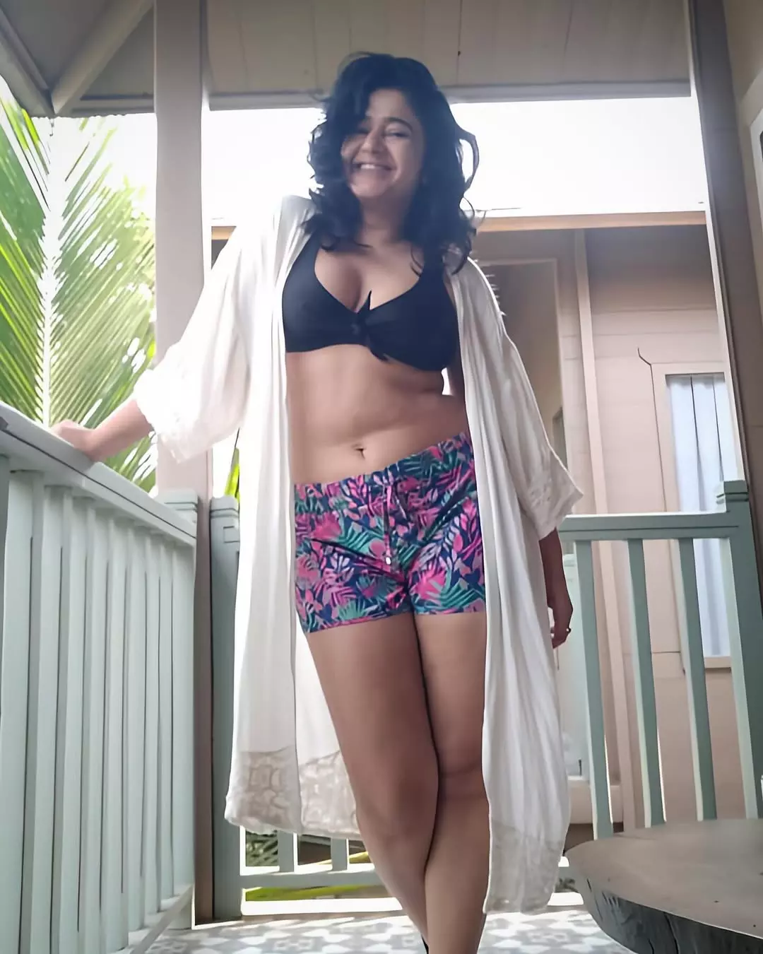 Poonam Bajwa stuns fans with sizzling instagram posts