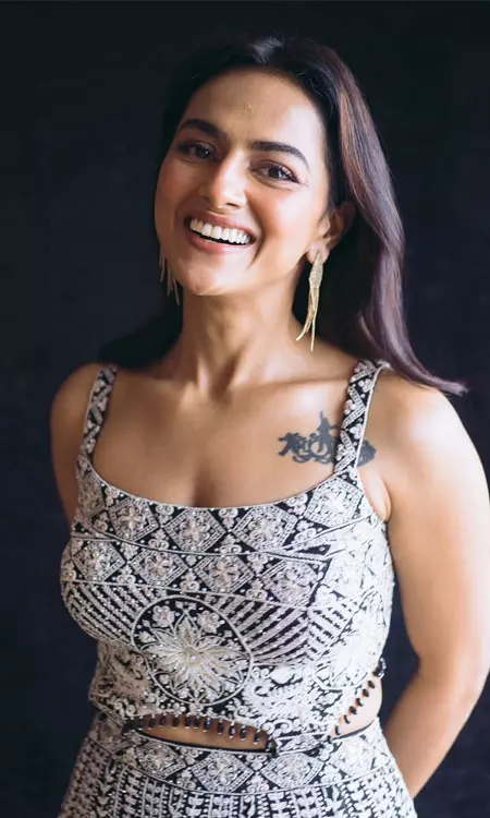 Shraddha Srinaths Intricate Traditional Outfit Steals the Spotlight
