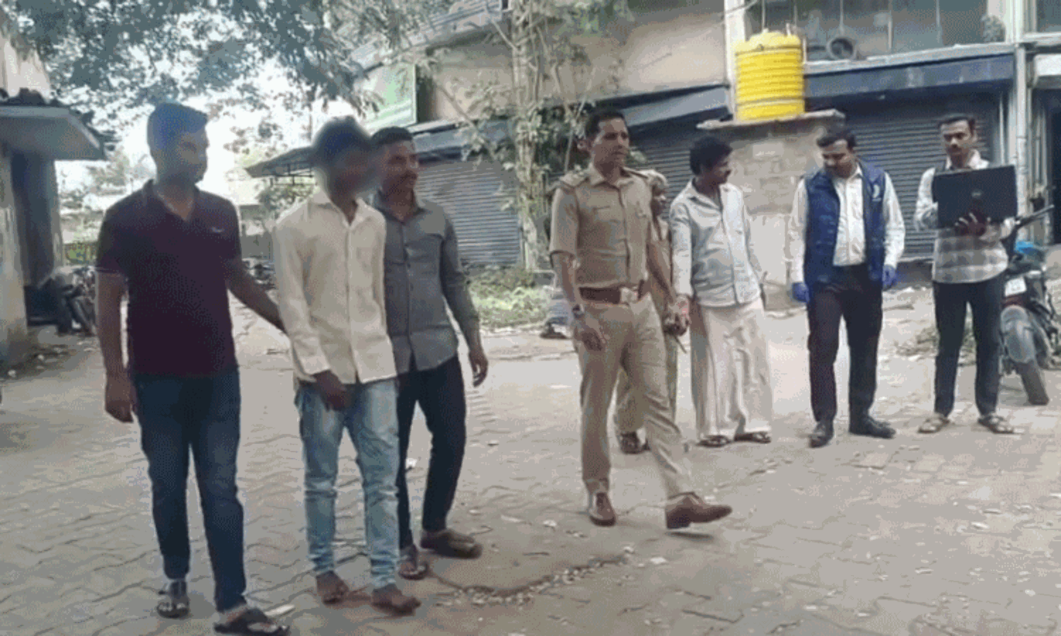 షాకింగ్... రూ.1,500 పంచుకునే క్రమంలో హత్య! షాకింగ్... రూ.1,500 పంచుకునే క్రమంలో హత్య!