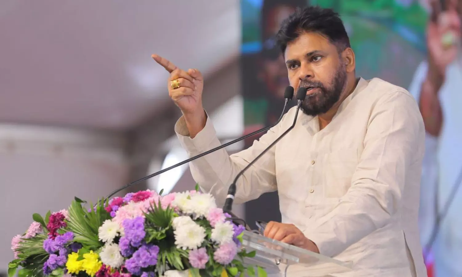 కోనసీమకు చాలా దిష్టి తగిలింది.. రాష్ట్ర విభజనకు కారణమైంది.. పవన్ ఆసక్తికర వ్యాఖ్యలు