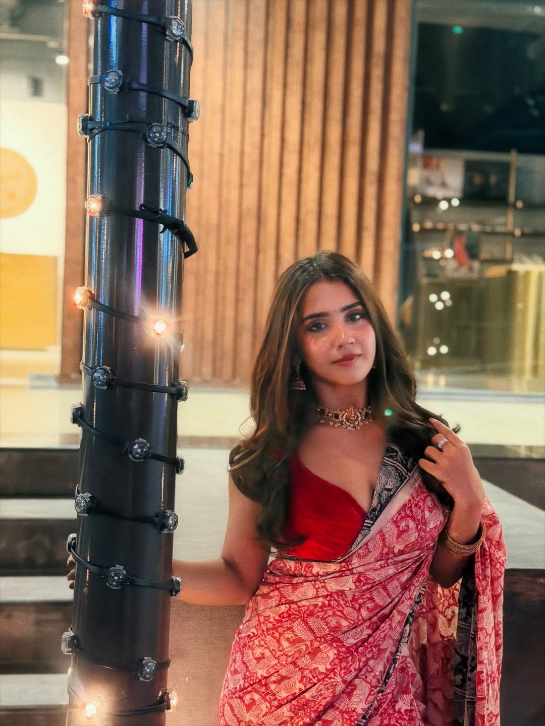 Roshni Walia Impresses with Trendy Fashion Choices Roshni Walia Impresses with Trendy Fashion Choices