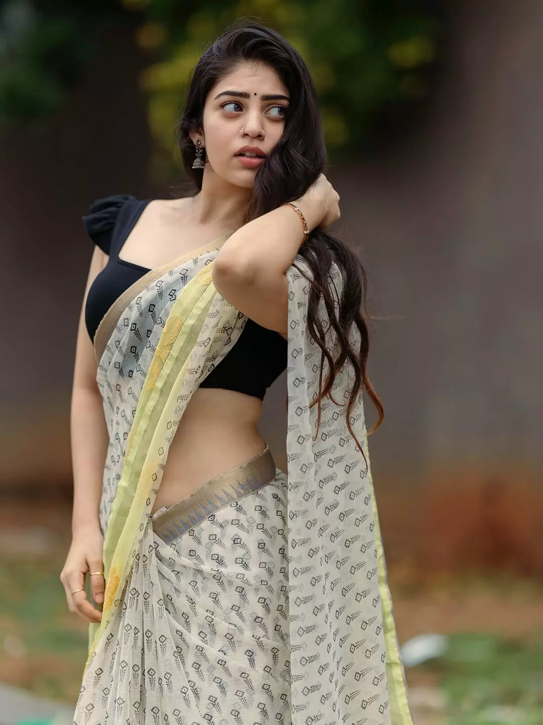 Bandhavi Sridhar stuns in golden hour ivory saree photoshoot
