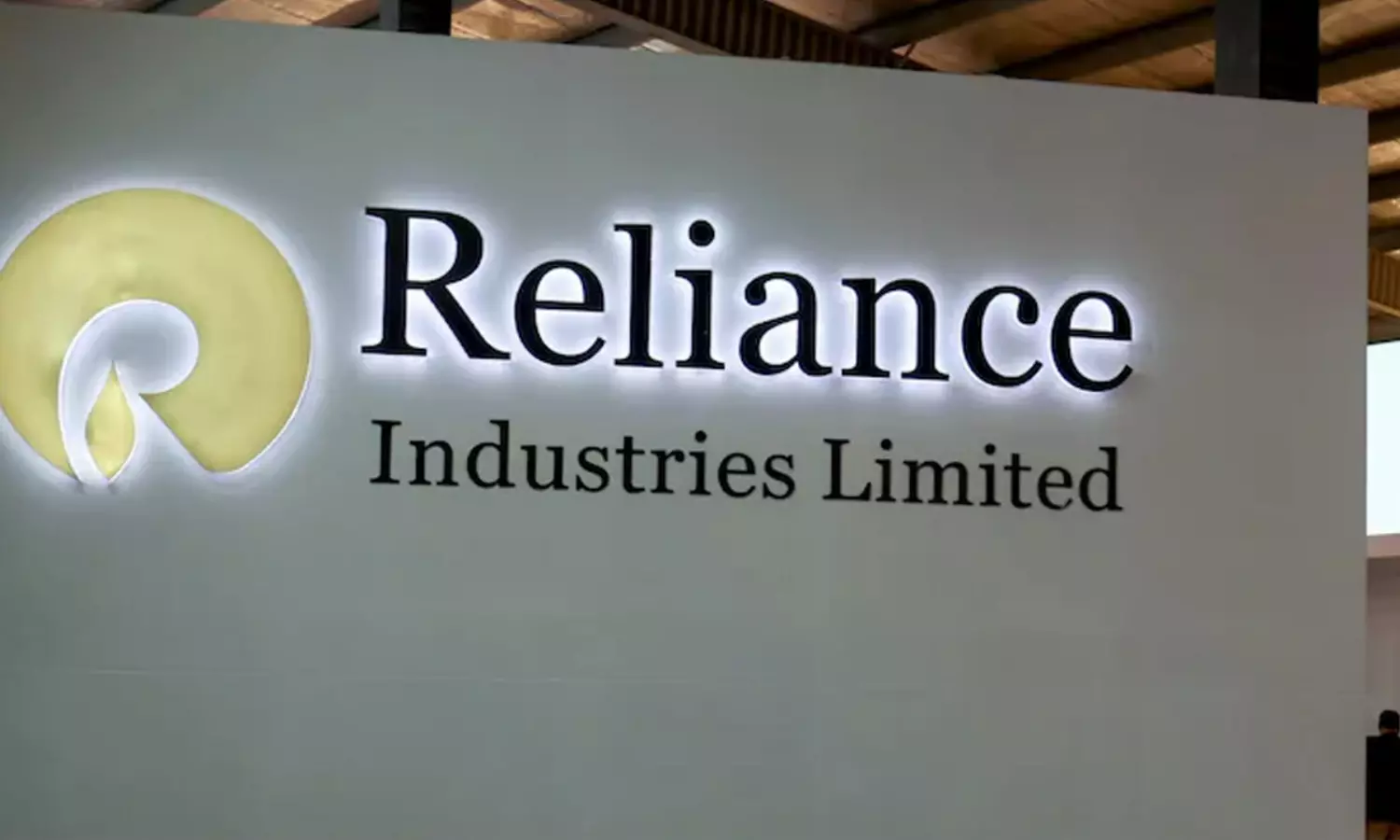 డేటా సెంటర్ హబ్ గా విశాఖ.. తాజాగా రిలయన్స్ ఓకే