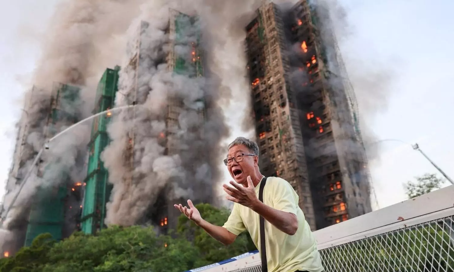 60 ఏళ్లలో చూడని ఘోరం.. హాంకాంగ్ అగ్నిప్రమాదంలో 44 మంది మృతి, 270 మంది అదృశ్యం 60 ఏళ్లలో చూడని ఘోరం.. హాంకాంగ్ అగ్నిప్రమాదంలో 44 మంది మృతి, 270 మంది అదృశ్యం