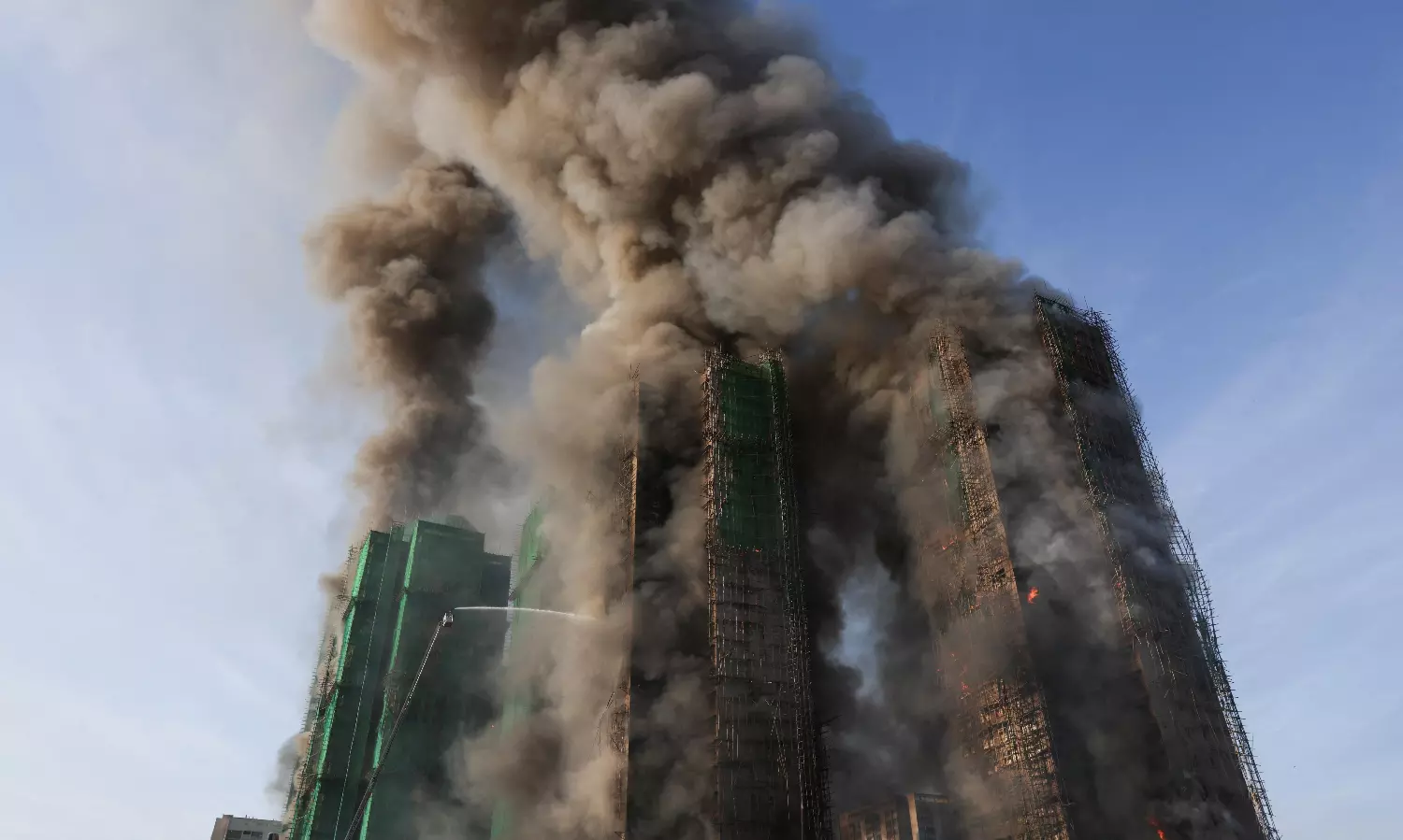 హాంకాంగ్ దారుణం: హైదరాబాద్ హైరైజ్ అపార్ట్‌మెంట్స్ మేలుకోవాలి!