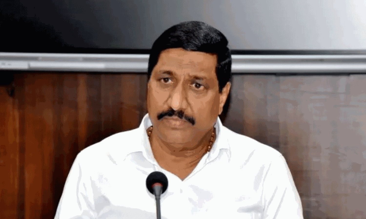 ఏపీలో షెడ్డుకొచ్చిన రోడ్లు...నిర్మాణం పెను భారం!