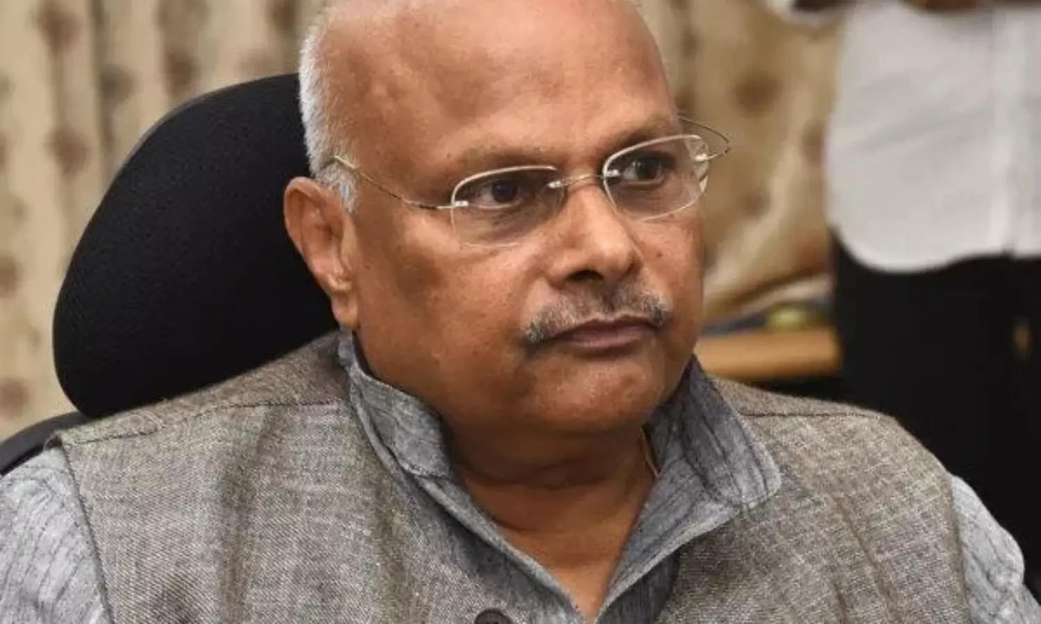 ఎమ్మెల్యే పదవి ఊడుతుందంటూ జగన్ కి యనమల హెచ్చరిక ఎమ్మెల్యే పదవి ఊడుతుందంటూ జగన్ కి యనమల హెచ్చరిక