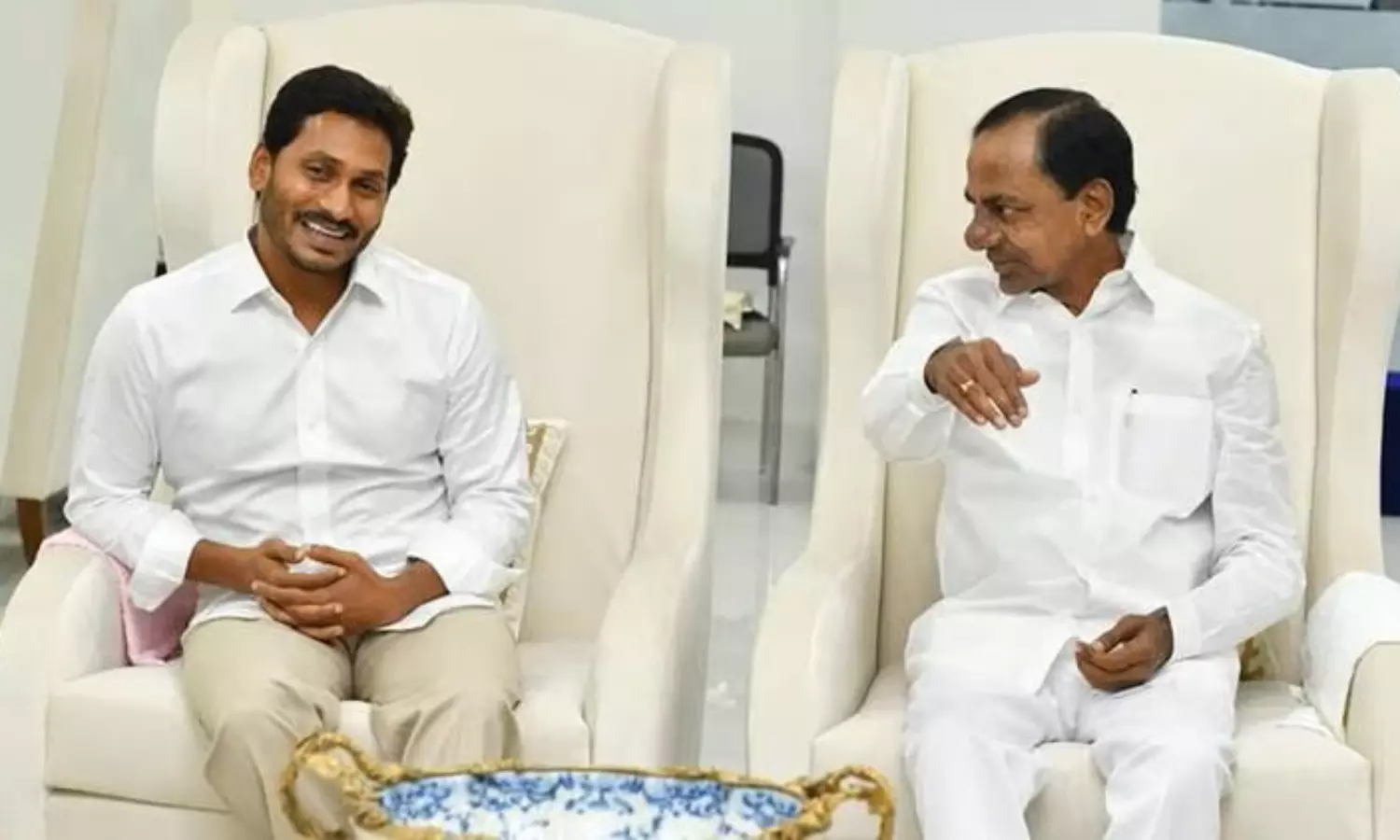 బీఆర్ఎస్ తో వైసీపీ...అక్కడ మైనస్ ?