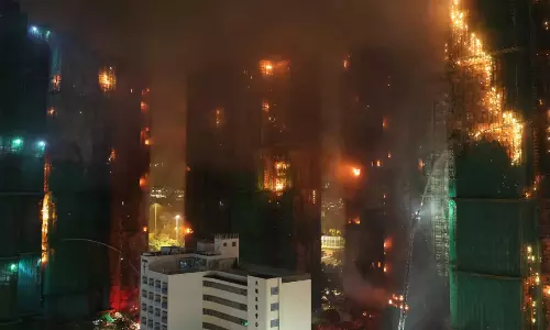 హాంకాంగ్ విషాదం: 2వేల ఫ్లాట్స్ ఉన్న హైరేజ్ లో భారీ అగ్నిప్రమాదం