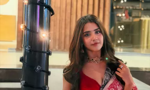 Roshni Walia Impresses with Trendy Fashion Choices