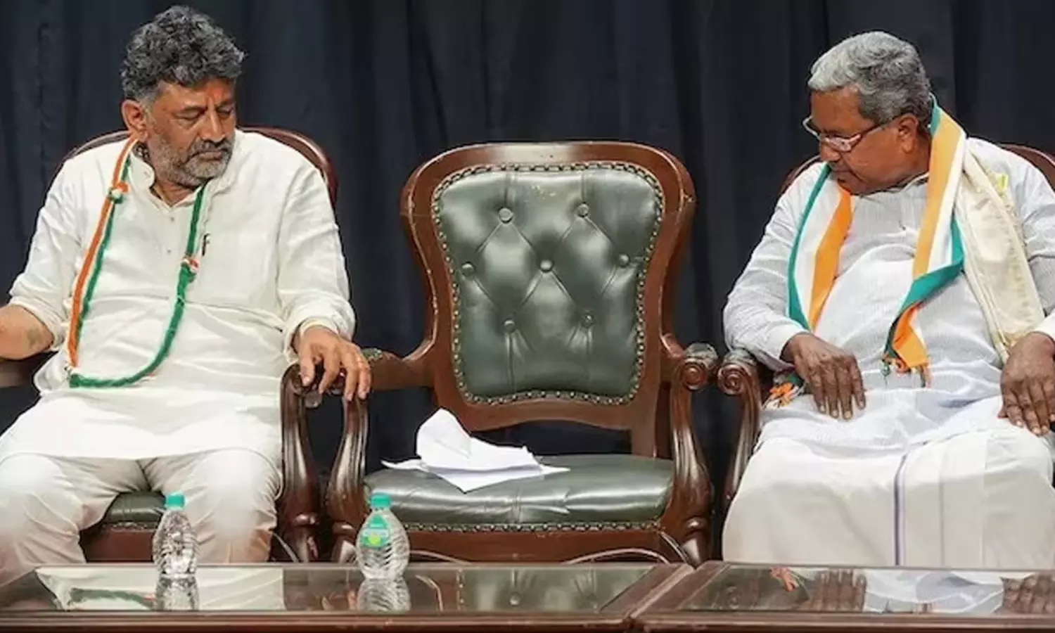 ఓపెన్ అయ్యారు: ఉదయం డీకే.. సాయంత్రం సిద్దూ