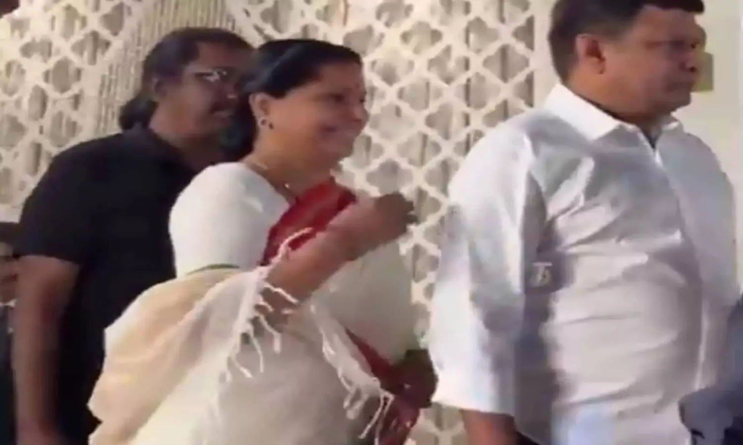 కల్వకుంట్ల కవిత కాదు.. కాంగ్రెస్ కవిత నా?