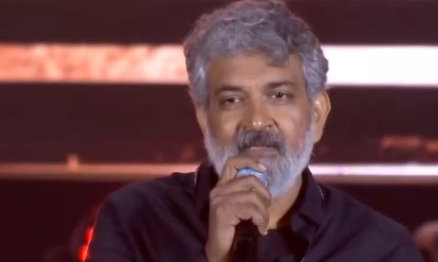 రామాయణ తర్వాత వారణాసి... జక్కన్న బ్యాలన్స్ చేసేనా?