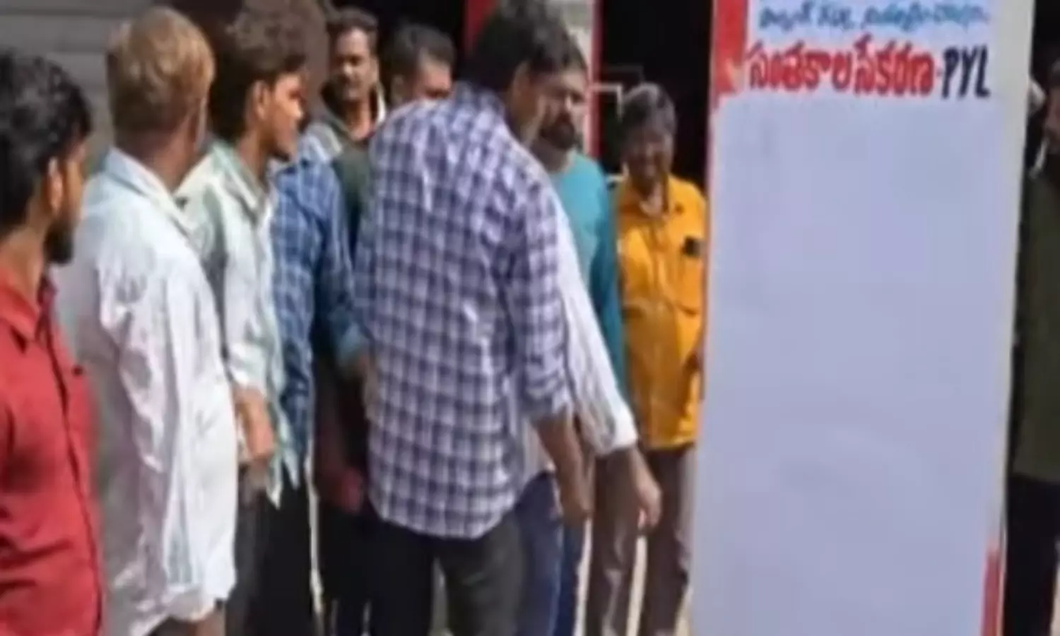 సినిమా హాళ్లలో తినుబండారాలు- కోలాల ధరలపై తిరుగుబాటు! సినిమా హాళ్లలో తినుబండారాలు- కోలాల ధరలపై తిరుగుబాటు!