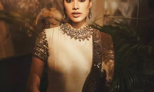 Janhvi Kapoor Goes Adorable in Traditional Look