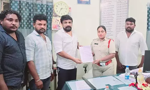 డైరెక్టర్ గీతాకృష్ణ పై నాన్ బెయిలబుల్ కేసు.. వదిలేదే లేదంటున్న మహా సేన రాజేశ్