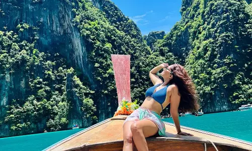 Reba Monica John’s Eye-Catching Style