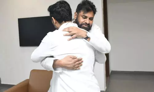 పవర్స్ట్రోక్.. విపక్షానికి ఫొటోతోనే సమాధానం