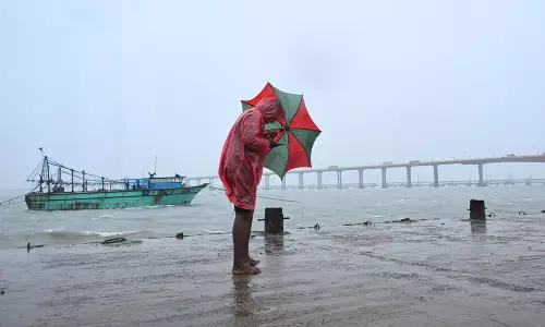 దిత్వా తుఫాన్ ఎఫెక్ట్ ....ఆ జిల్లాలకు రెడ్‌ అలర్ట్‌