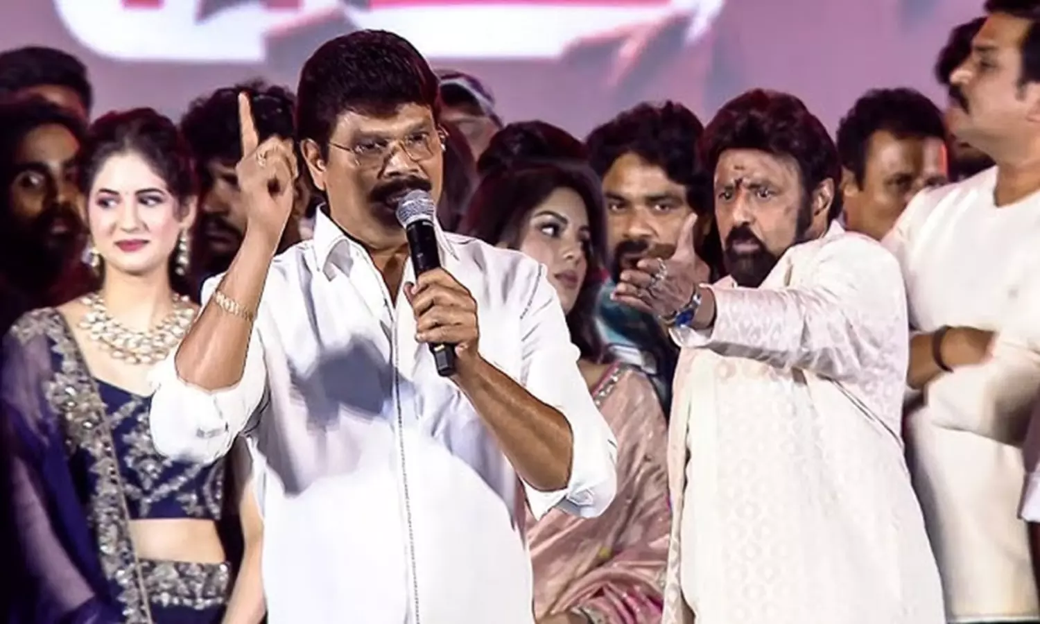 భార‌తదేశ‌ చ‌రిత్ర, దేవుళ్ల గొప్ప‌త‌నాన్ని ప్రపంచానికి చూపించాలి: బోయ‌పాటి