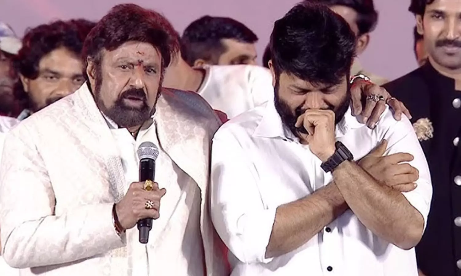 బాలయ్య- తమన్.. మరోసారి స్పీకర్లు బద్దలవడం పక్కానా? బాలయ్య- తమన్.. మరోసారి స్పీకర్లు బద్దలవడం పక్కానా?