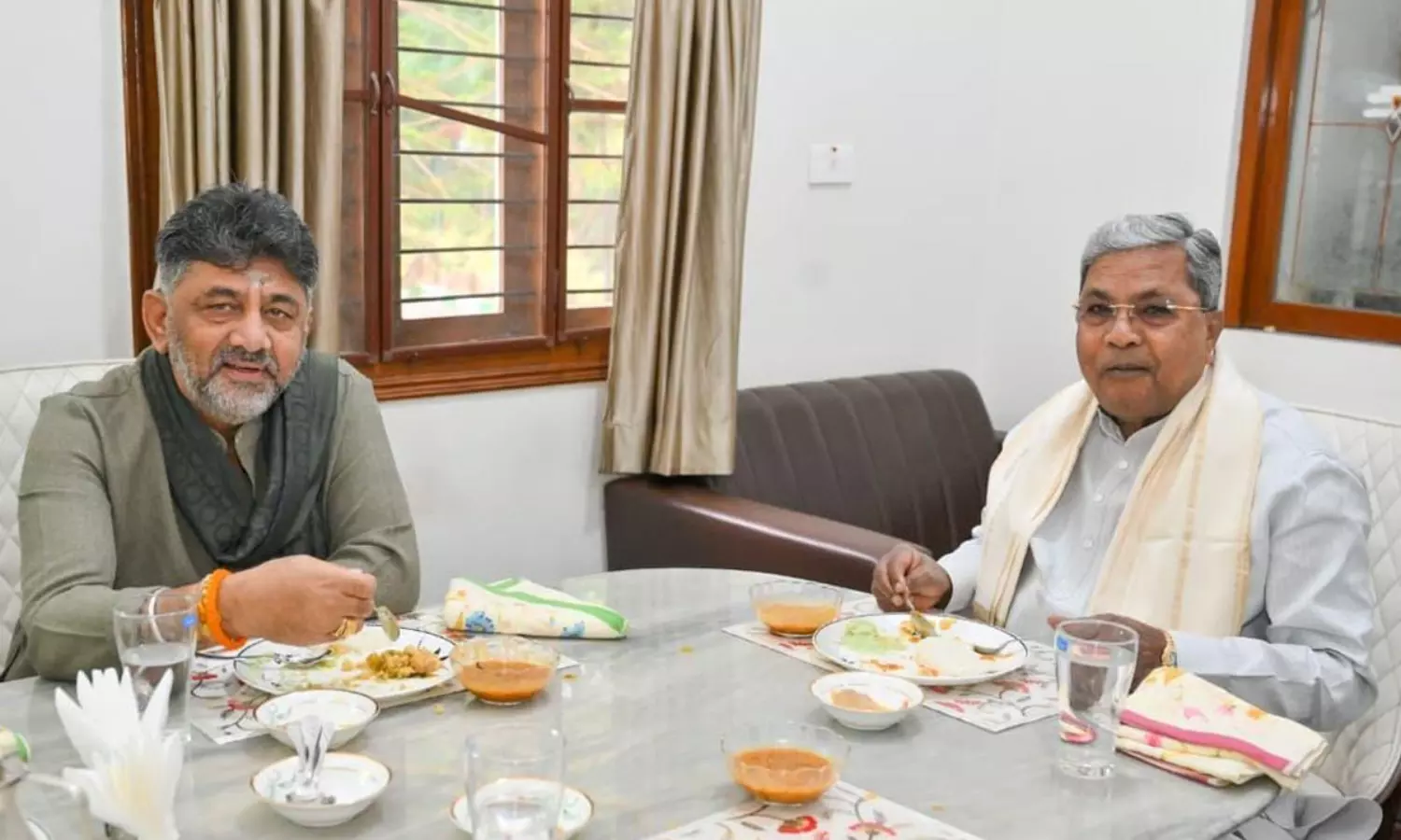 కర్ణాటకంలో అవిశ్వాసం...బ్రేక్ ఫాస్ట్ ట్విస్ట్