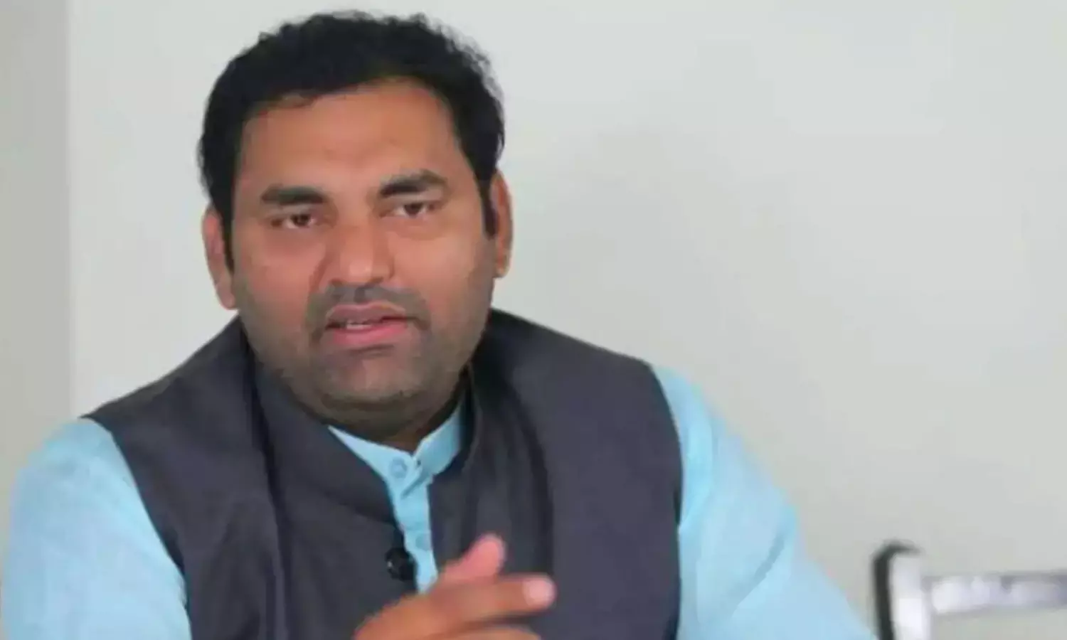 పవన్ ‘దిష్టి వ్యాఖ్యల దుమారం’.. హైదరాబాద్ ఆస్తులు అమ్మేసుకుంటారా? కాంగ్రెస్ ఎమ్మెల్యే ఫైర్