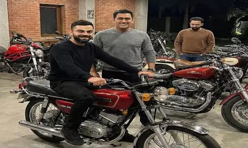 ధోని - విరాట్ కలిస్తే ఆ ఊపే వేరప్పా.. వైరల్ పిక్స్