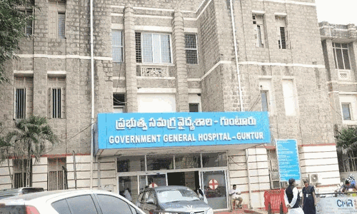 జ్వరమంటూ సామాన్యుడిలా వచ్చి షాకిచ్చారు.. సిబ్బందికి వణుకు పుట్టించారు