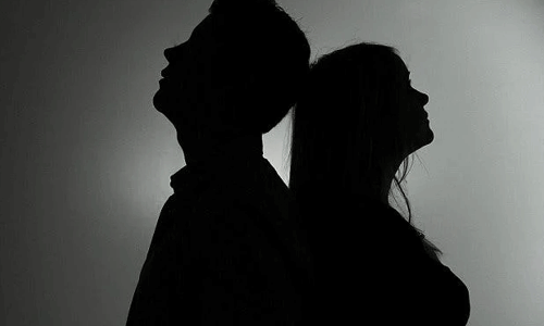 చిత్రం సినిమాకు మించి...  అతడు 9, ఆమె ఇంటర్!