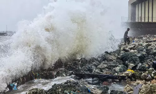 ఏపీని టెన్షన్ పెడుతున్న దిత్వా తుఫాన్