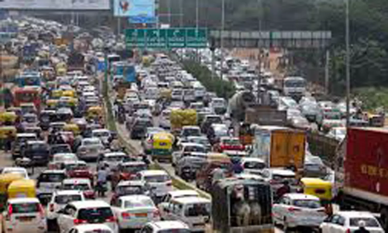 సామాన్యుడి కష్టాలు అనుభవం అయిన వేళ.. ఎంపీ పోస్ట్ వైరల్! సామాన్యుడి కష్టాలు అనుభవం అయిన వేళ.. ఎంపీ పోస్ట్ వైరల్!