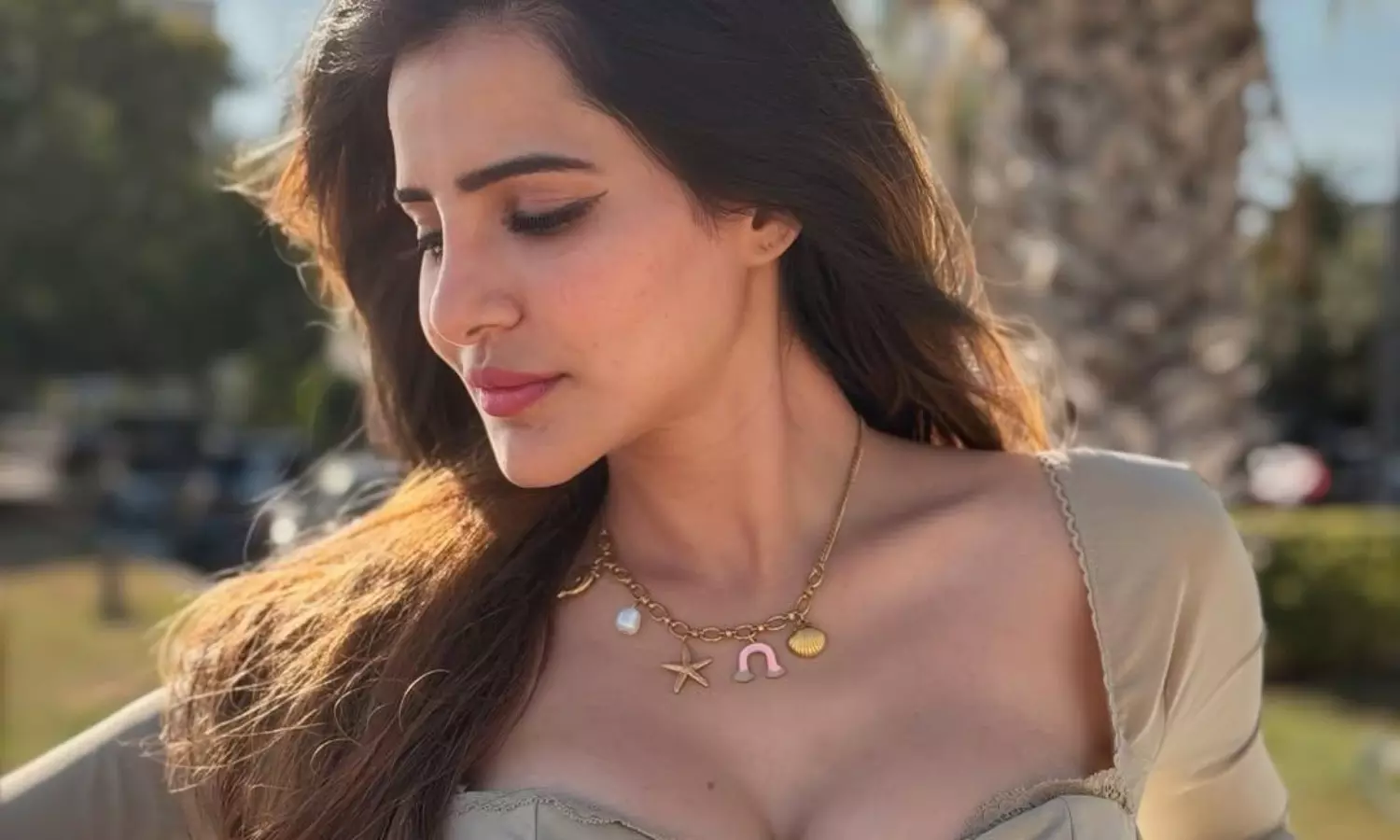 నన్ను జడ్జ్ చేయండి.. అషు రెడ్డి బోల్డ్ లుక్ వైరల్