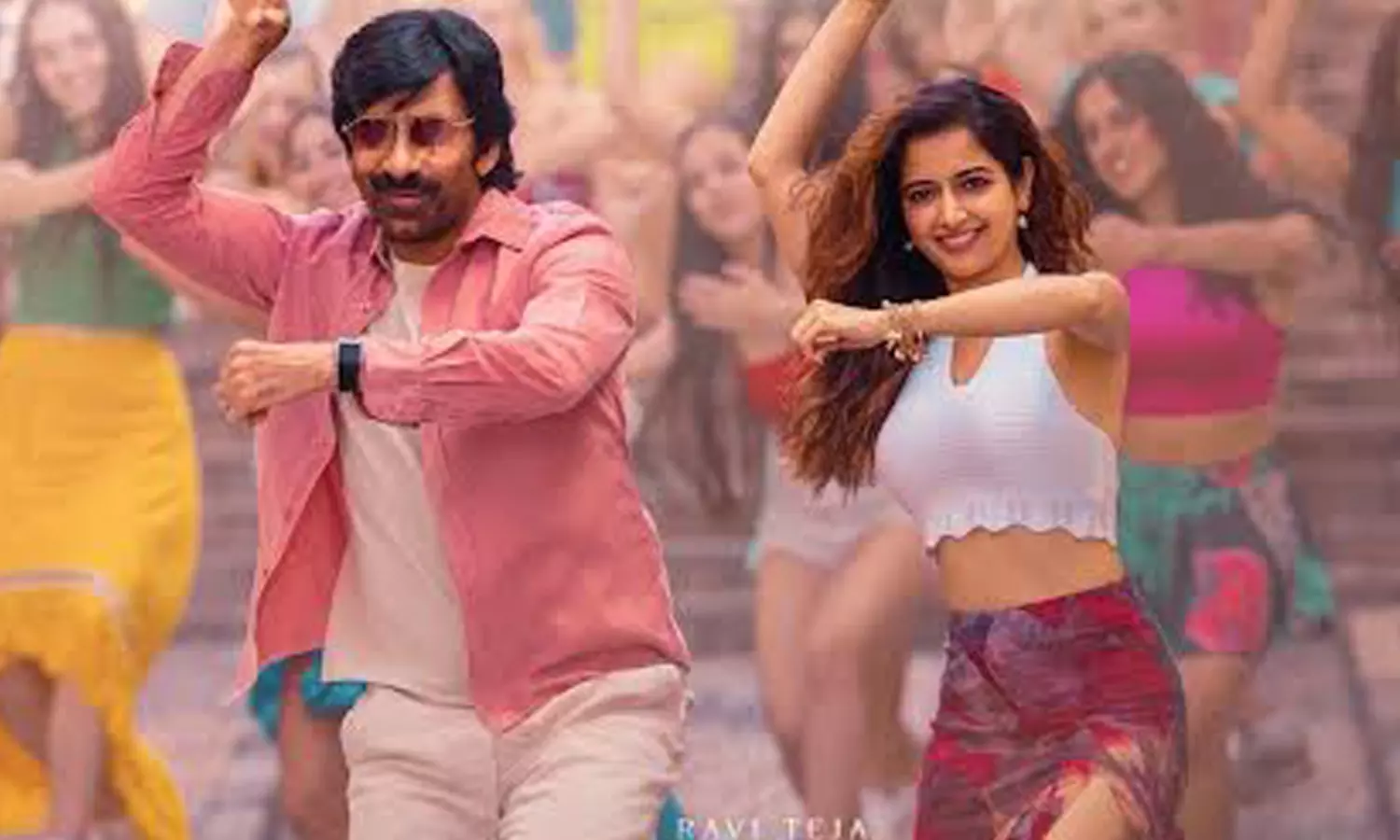 మాస్ మహారాజా క్లాస్ స్టెప్పులు.. స్పెయిన్ వీధుల్లో బెల్లా రచ్చ!