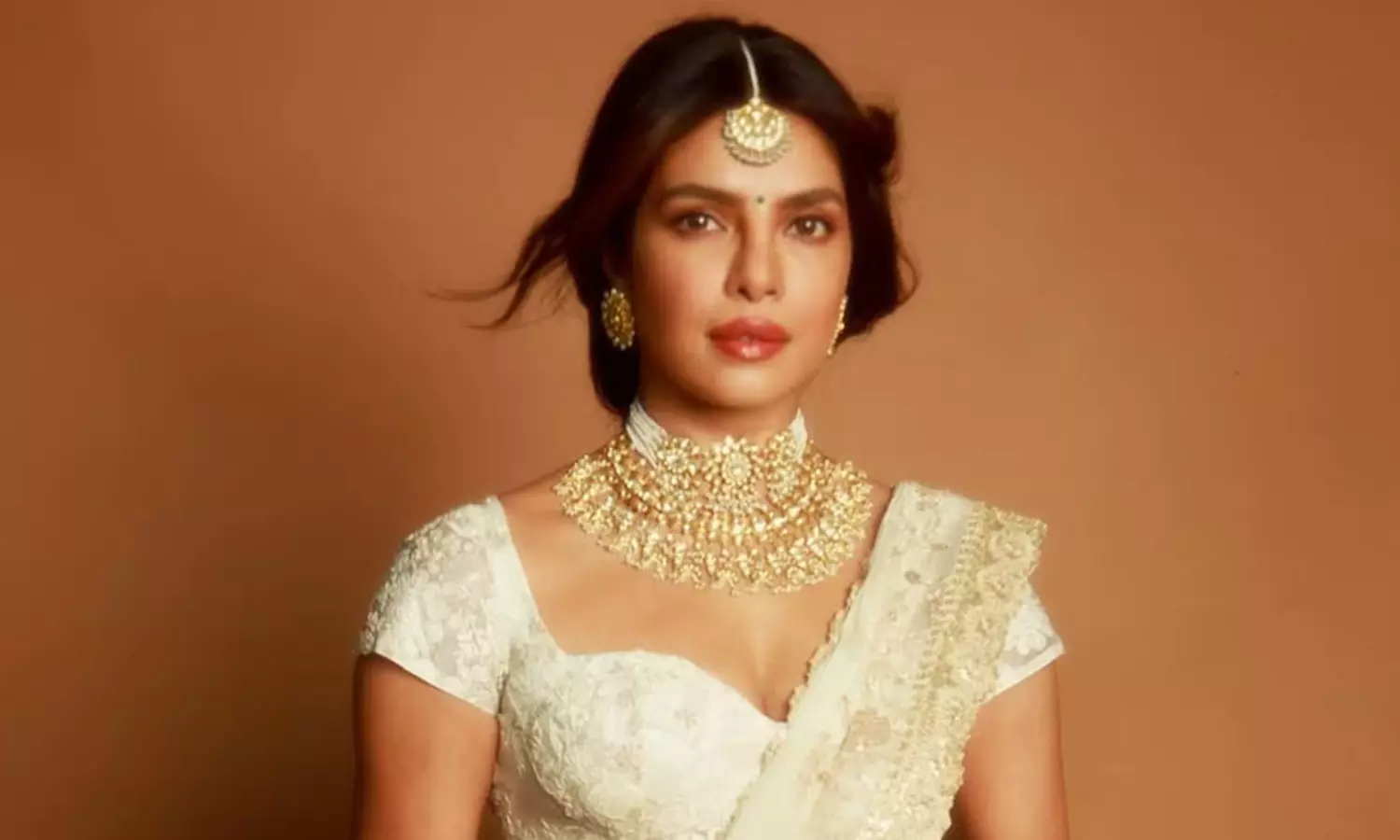 ఏ తలుపు తట్టాలో తెలియని వారి కోసమే ఆవిడ! ఏ తలుపు తట్టాలో తెలియని వారి కోసమే ఆవిడ!