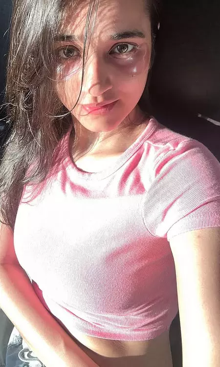 Nuveksha’s Sunny Selfie Makes Your Day More Bright