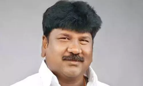 ఇంట్రస్టింగ్.. ఎమ్మెల్సీల రాజీనామాలపై ఏ నిర్ణయం తీసుకుంటారు?