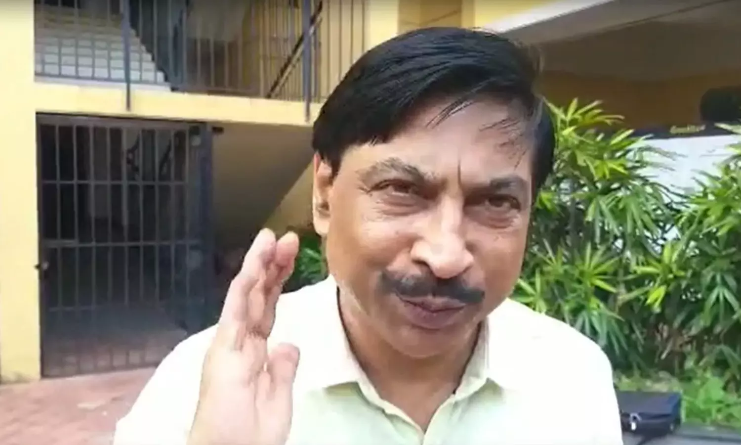 కీలక వ్యాఖ్యలు... ముస్లింలు  వదులుకోవాలి.. హిందువులు ఆపాలి!