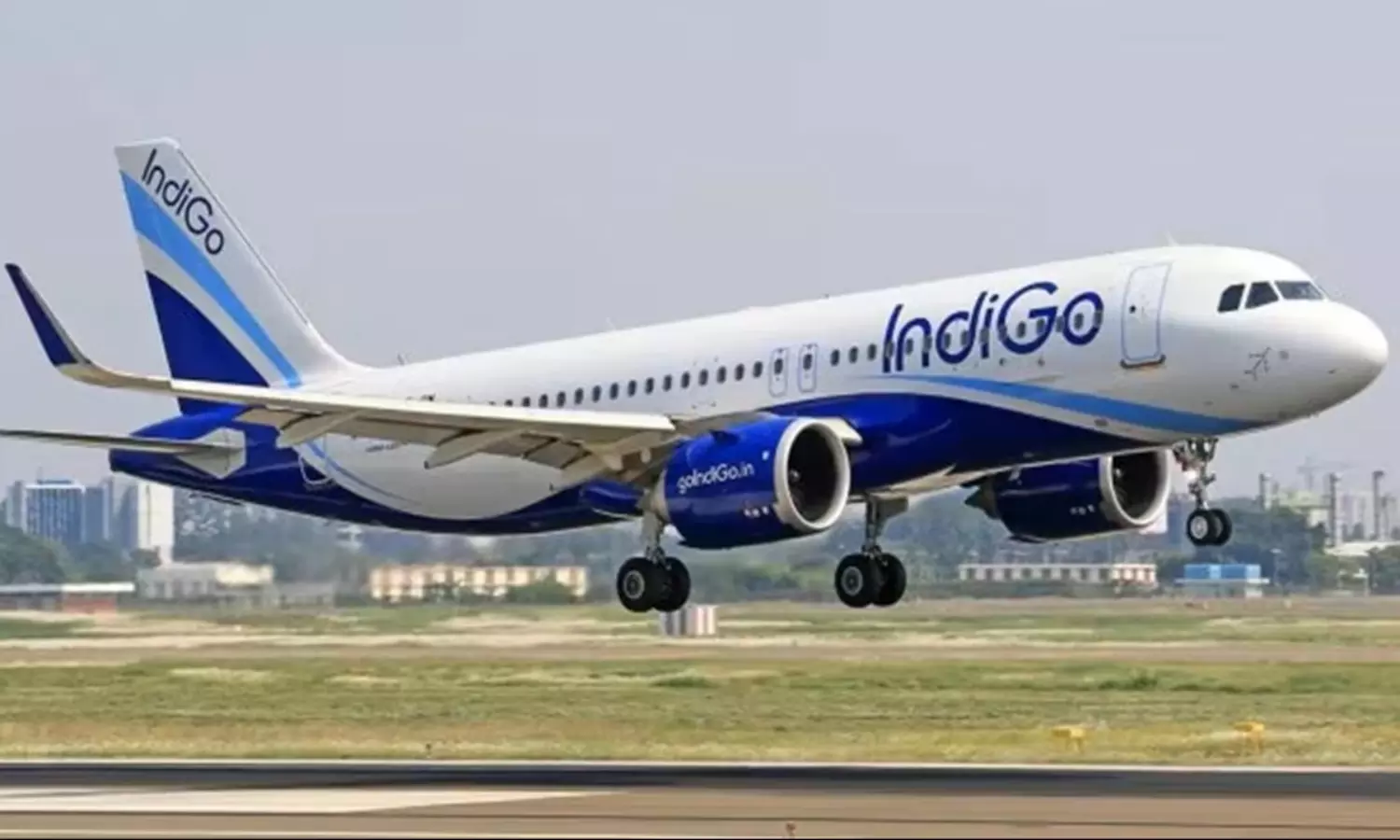 బ్రేకింగ్... హైదరాబాద్ వస్తోన్న విమానానికి బాంబు బెదిరింపు..! బ్రేకింగ్... హైదరాబాద్ వస్తోన్న విమానానికి బాంబు బెదిరింపు..!