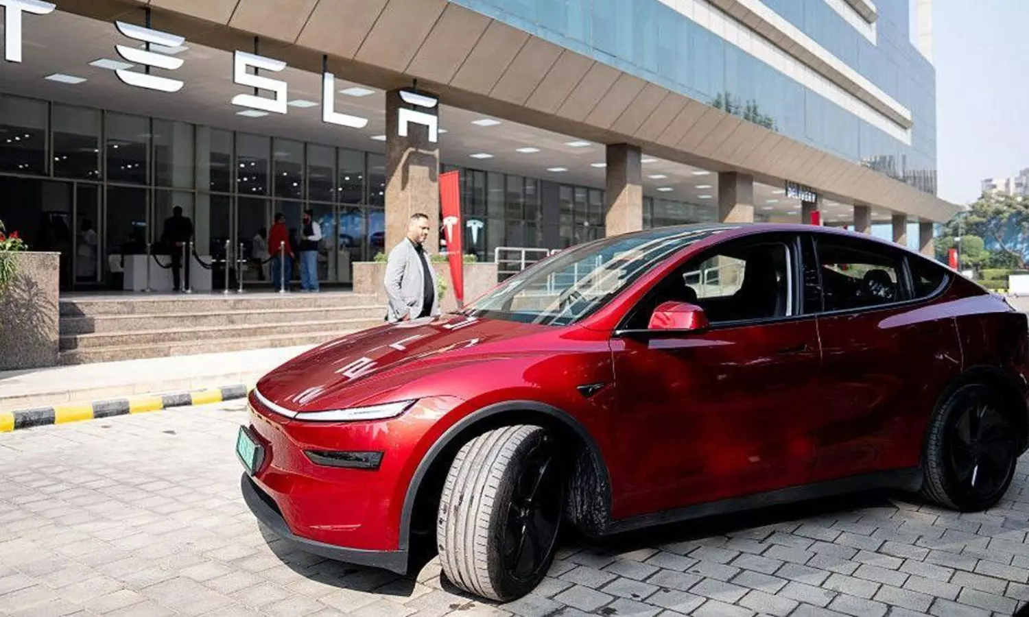 భారత్ లో టెస్లా బుడి బుడి అడుగులు... టాటా మోటార్స్ పరుగులు! భారత్ లో టెస్లా బుడి బుడి అడుగులు... టాటా మోటార్స్ పరుగులు!