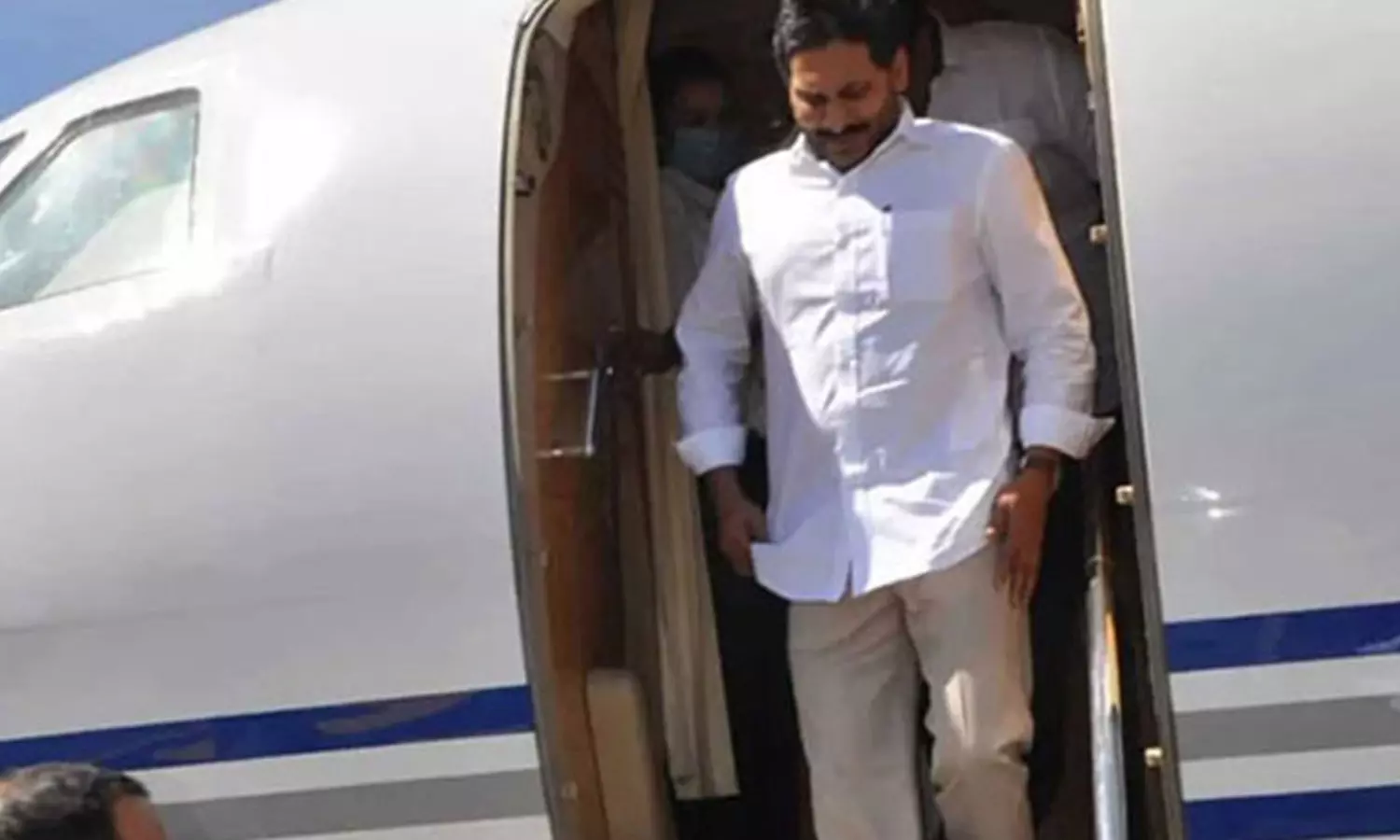 జగన్ విమానాల ఖర్చు.. రచ్చ రేపిన టీడీపీ సోషల్ మీడియా!