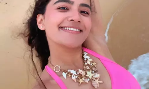 Rukshar Dhillon Shares Bright December Selfie