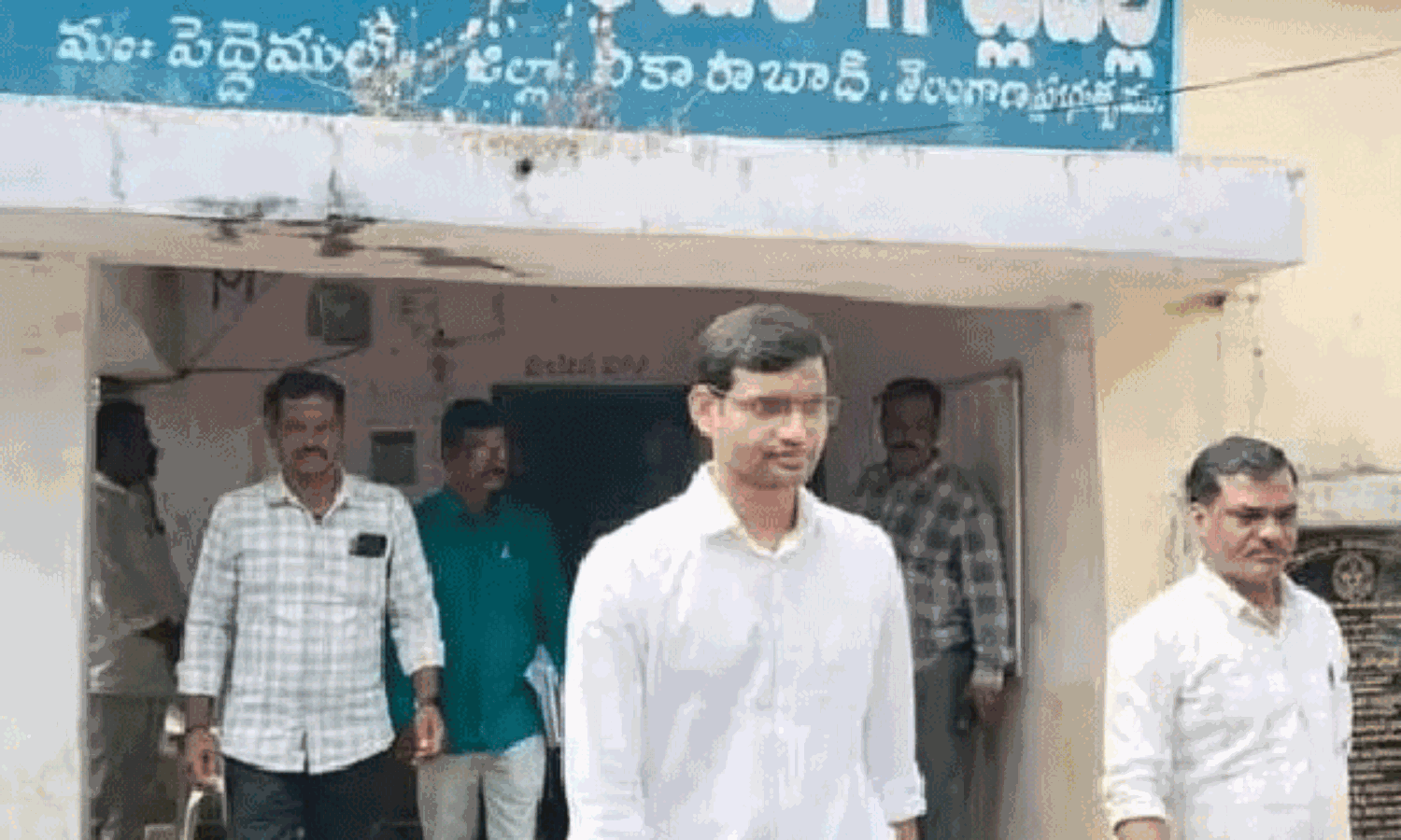 తెలంగాణ‌లో సంచ‌ల‌నం:  నామినేష‌న్ ప‌త్రాల చోరీ!