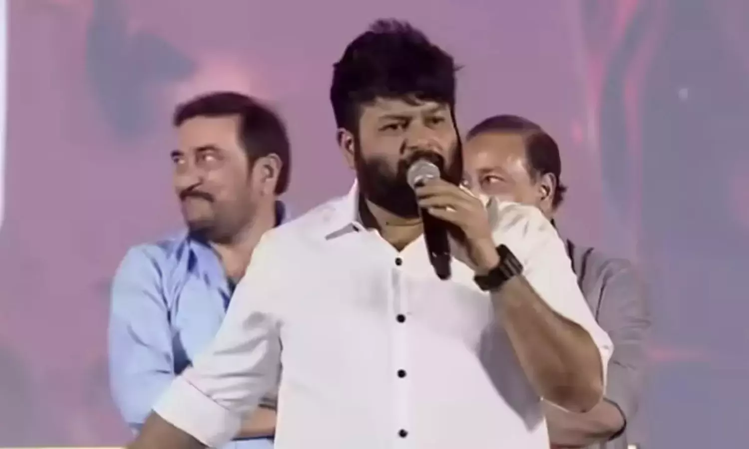 తమన్ చెప్పింది నిజమేనా? ఫ్లో లో హింట్ ఇచ్చేశారా? తమన్ చెప్పింది నిజమేనా? ఫ్లో లో హింట్ ఇచ్చేశారా?