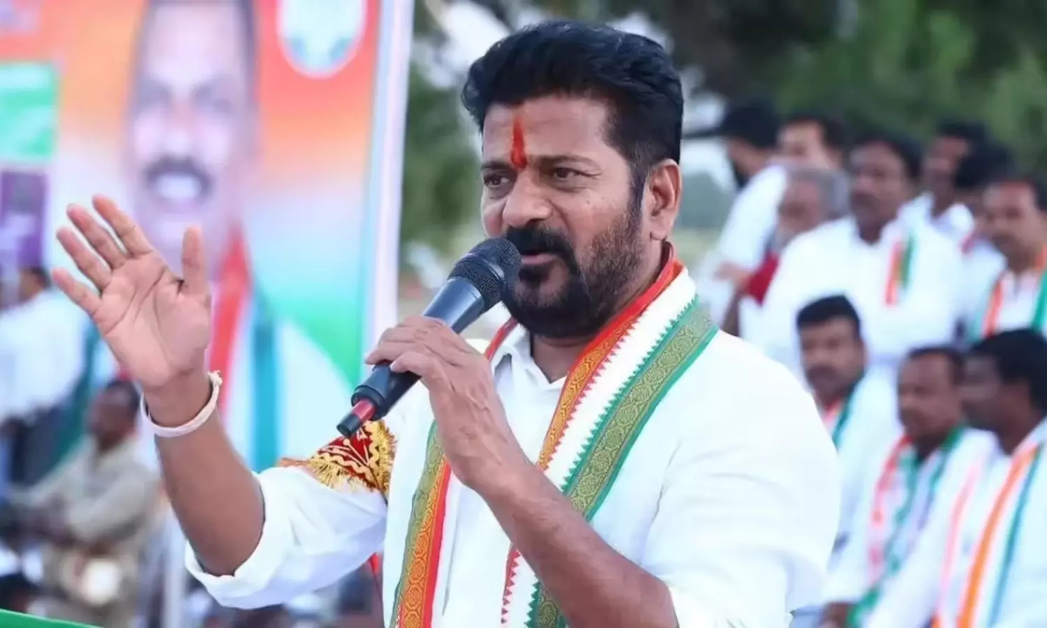 పదేళ్ళు నేనే...రేవంత్ స్ట్రాటజీ అదుర్స్ పదేళ్ళు నేనే...రేవంత్ స్ట్రాటజీ అదుర్స్