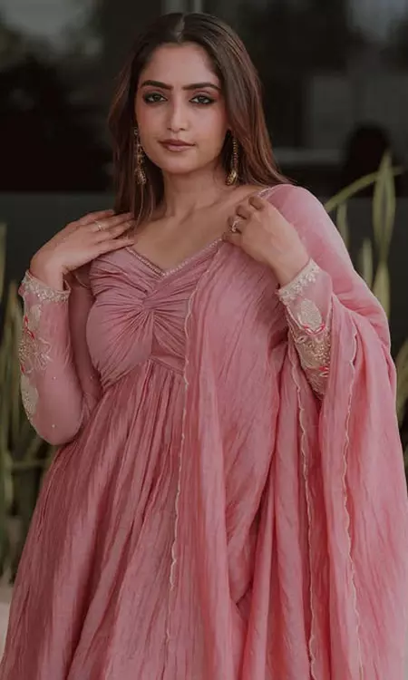 Reba Monica John Radiates Grace in Elegant Ethnic Look